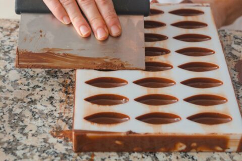 Chocolate Molding 101: how to prepare chocolate for molds?